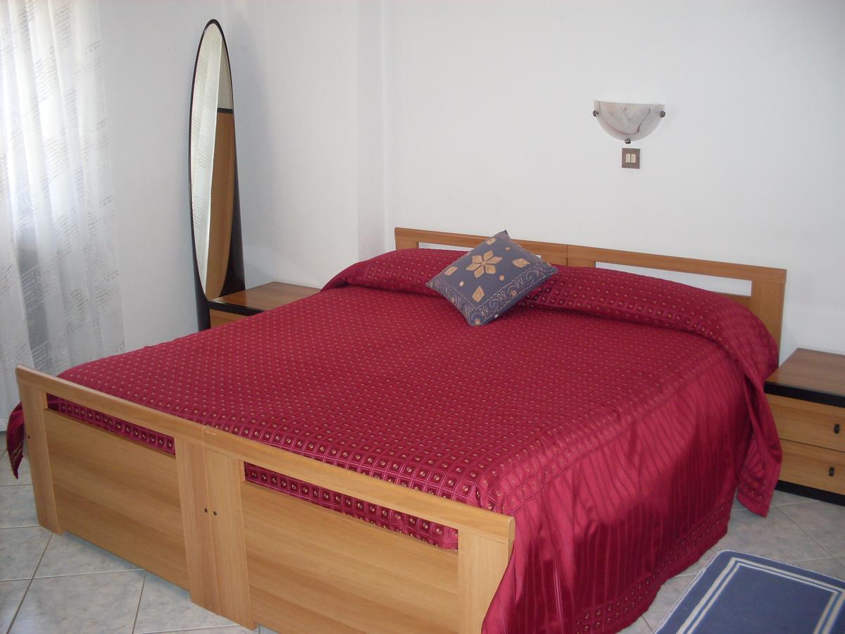L'Ostu Del Povr-Om Hotel Pinasca Bagian luar foto