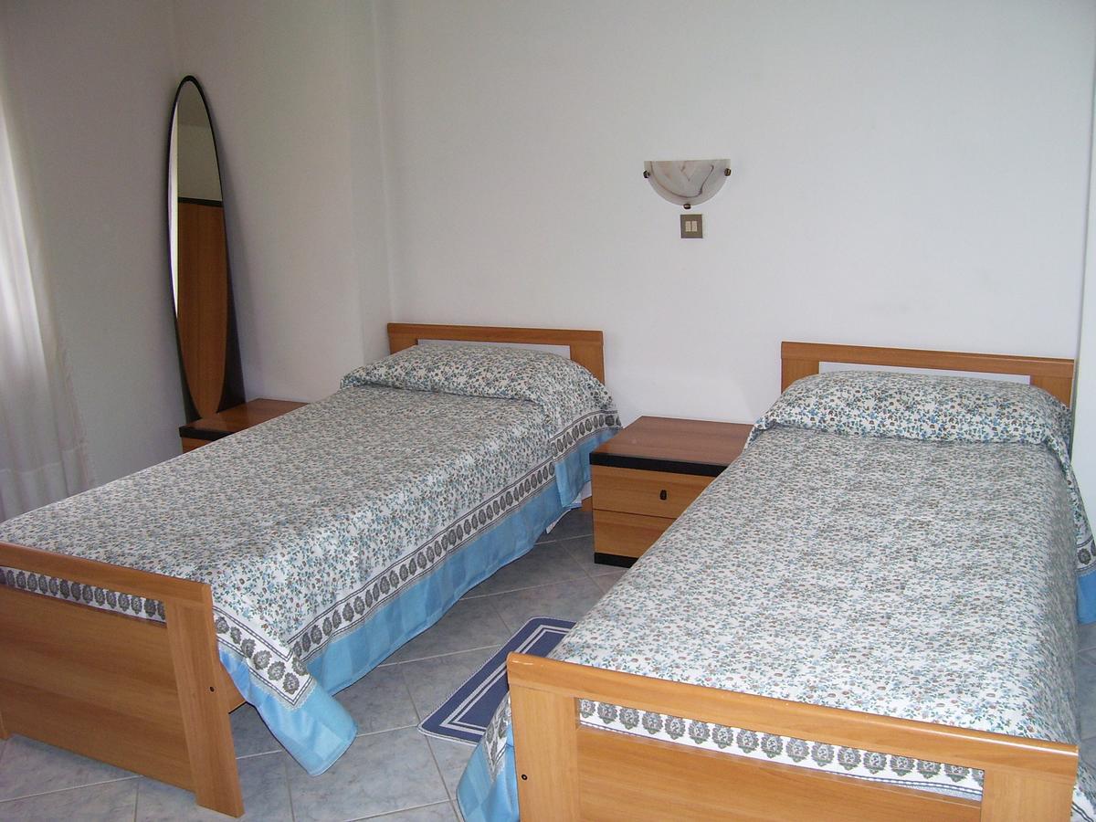 L'Ostu Del Povr-Om Hotel Pinasca Bagian luar foto